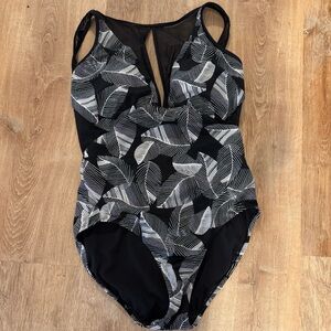 Time and Tru Leaf Print Mesh Inset One Piece Swimsuit Black White Large 12-14